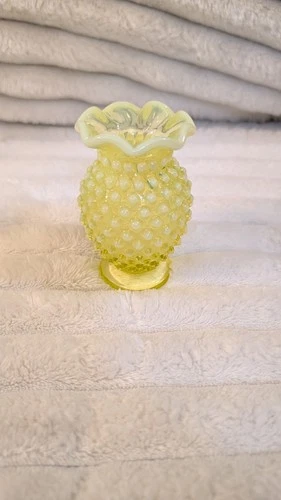 Vtg FENTON Glass BUD VASE Uranium Vaseline Topaz Opalescent Hobnail 3.75" MINT
