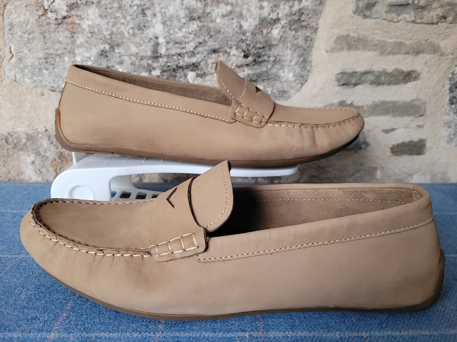 Mocassini uomo Clarks scamosciati taglia UK 12 G marrone beige scarpe comode da guida slip on