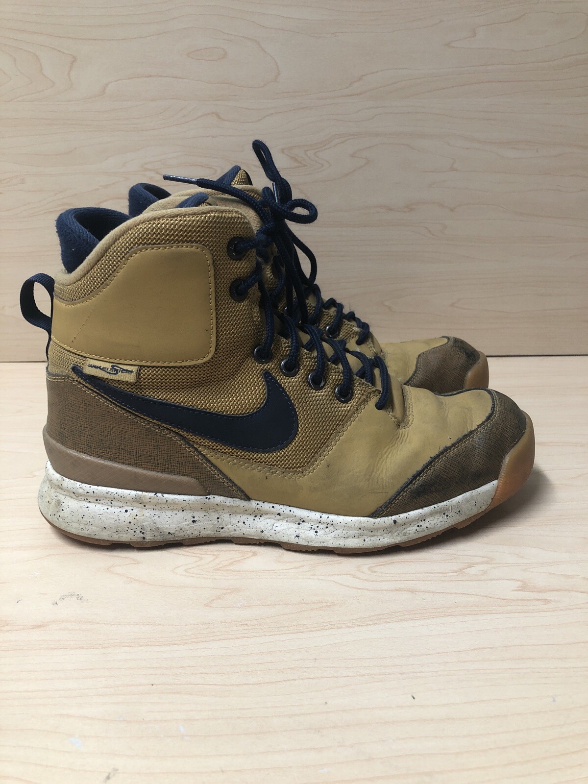 NIKE STASIS ACG GS SHOES SIZE US 6.5 
