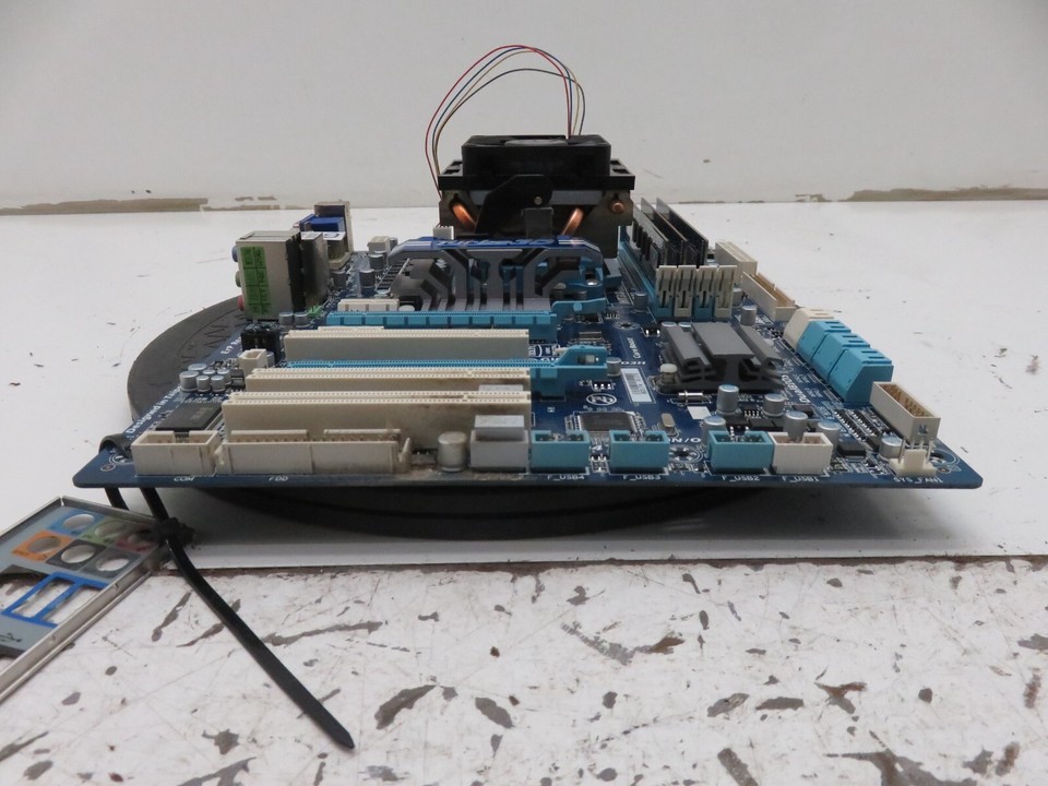 Gigabyte GA880GAUD3H Motherboard w/ AMD Phenom 2 x4 955 12GB Ram eBay