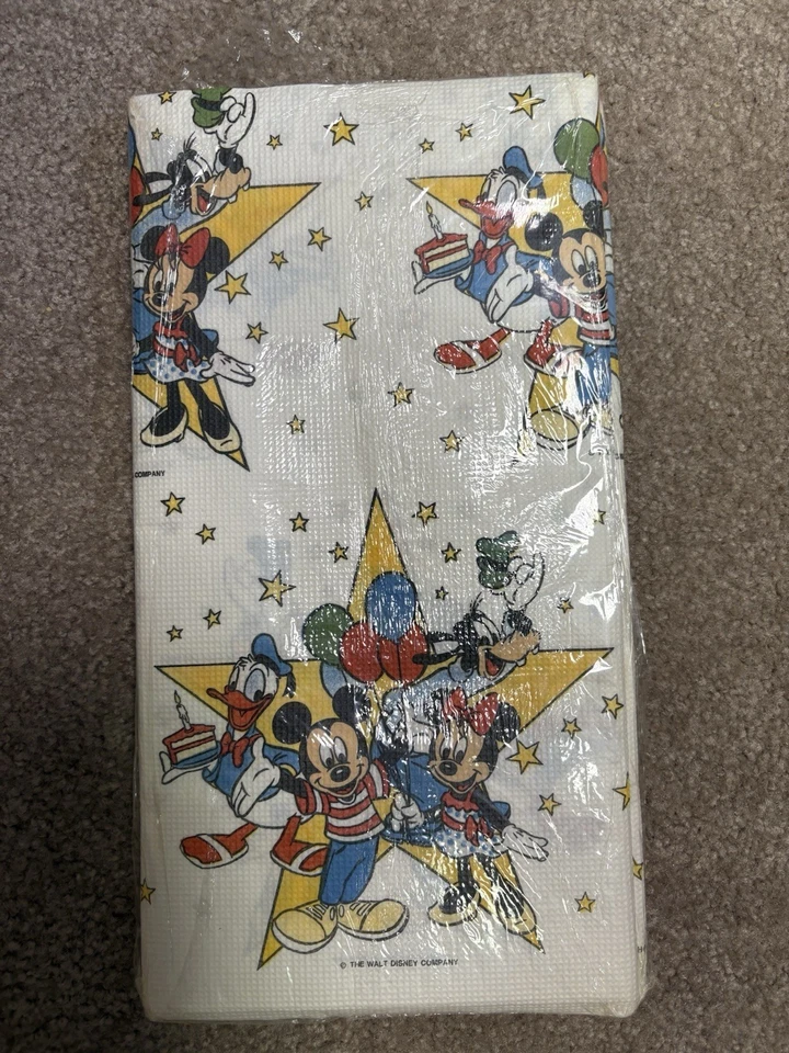 Mantel de papel vintage de Mickey Mouse y Pals de Disney Foto 2 de 4