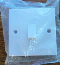 1 Gang 2 Way 10 Amp Intermediate Light Switch White