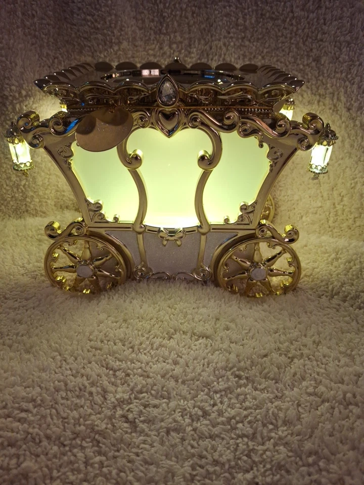 Bath & Body Works Disney Cenicienta Carruaje Candelabro 3 Mechas Soporte Nuevo Defecto Foto 2 de 4