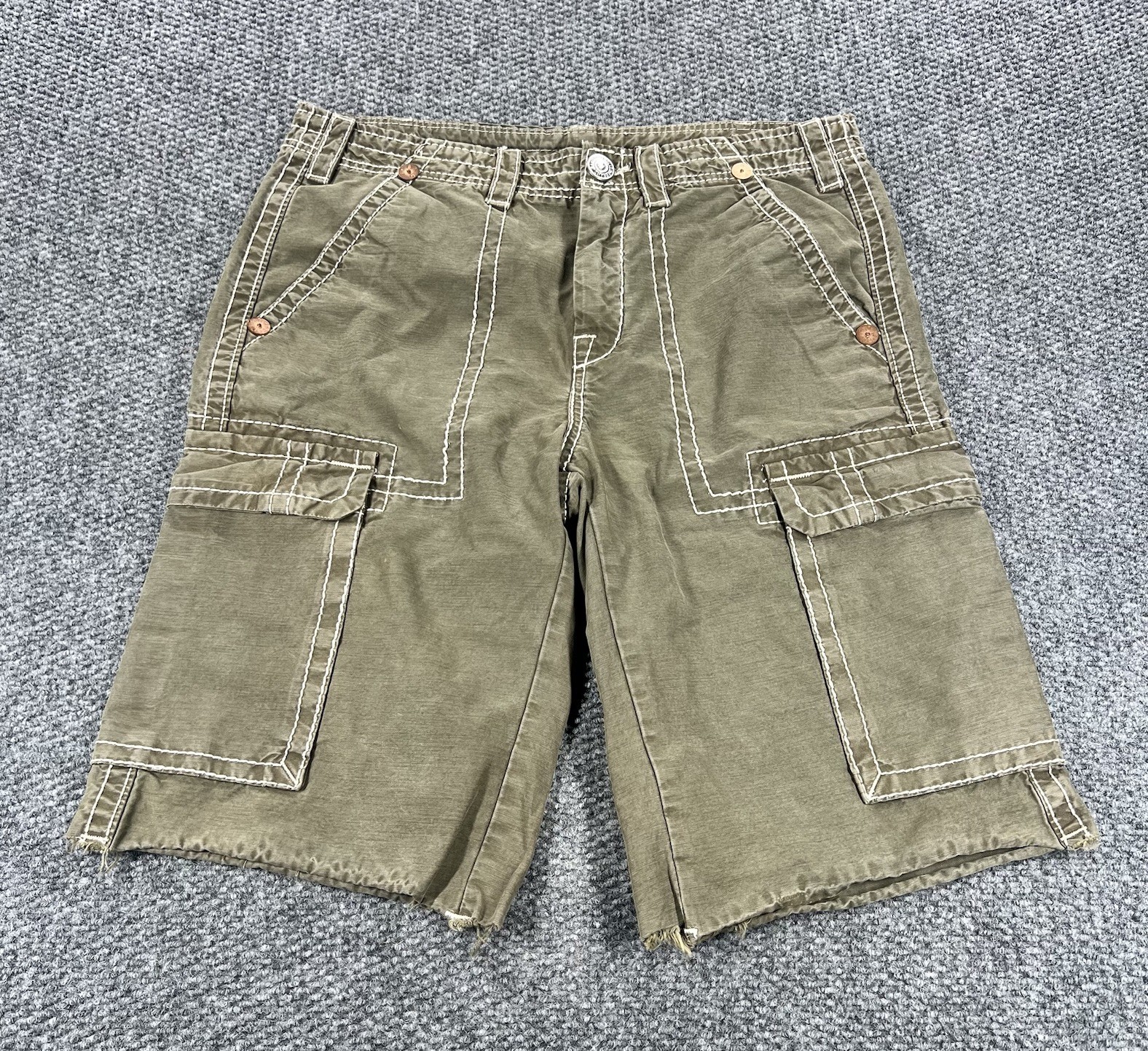 True Religion Cargo Shorts Men 32(Fits 36x13) Beige Contrast Stitching Pockets