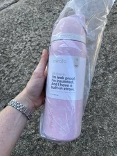 Owala Freesip 32oz Ribbon Toile Urban Outfitters Exclusive Bottle Cup IN HAND