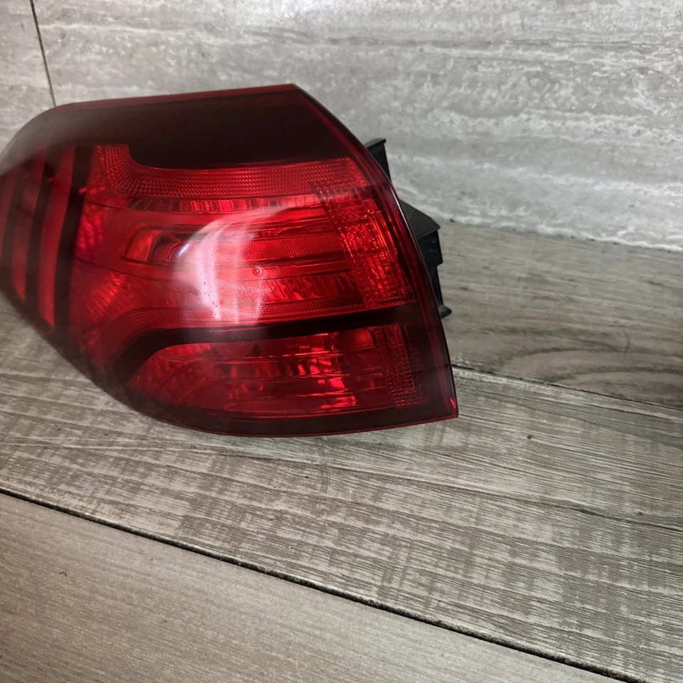 🥇 Luz trasera izquierda lado conductor HYUNDAI TUCSON 2019 2020 2021 92401-D3550 LED OEM Foto 2 de 4