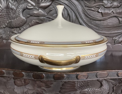 NEW Lenox McKinley porcelain covered vegetable dish / Lidded Bowl W/ Gold Paint - Picture 3 of 11