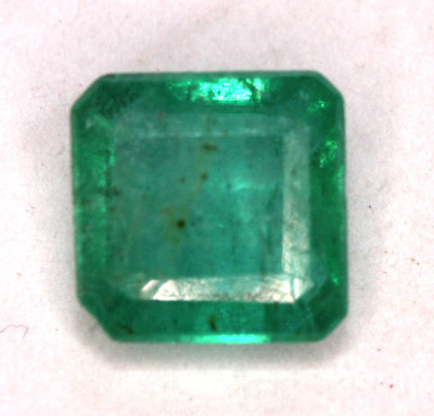 Émeraude Naturelle De Zambie 0.93 Ct - Coupe Ovale, Qualité AAA, Très Peu D'inclusions (SI1)