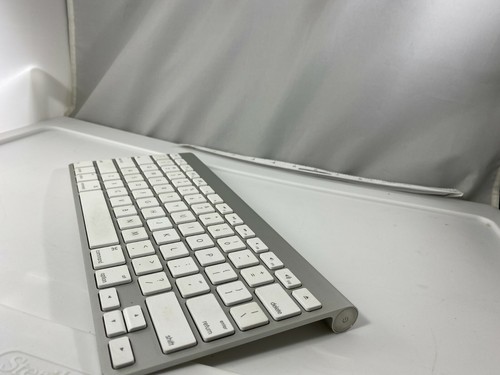 Apple Magic A1314 Bluetooth Wireless Keyboard USA - Replaceable Battery Version - 第 4/12 張圖片