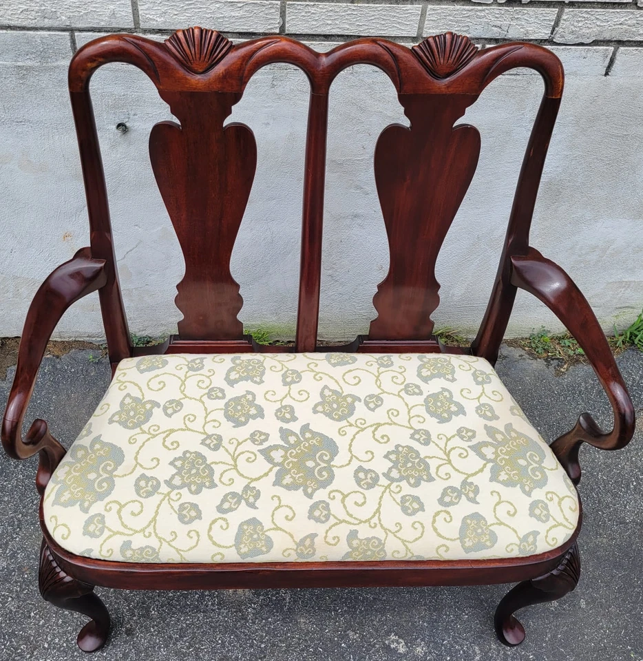 Sofá de dos plazas/banco inglés Queen Anne caoba años 30 Foto 3 de 4