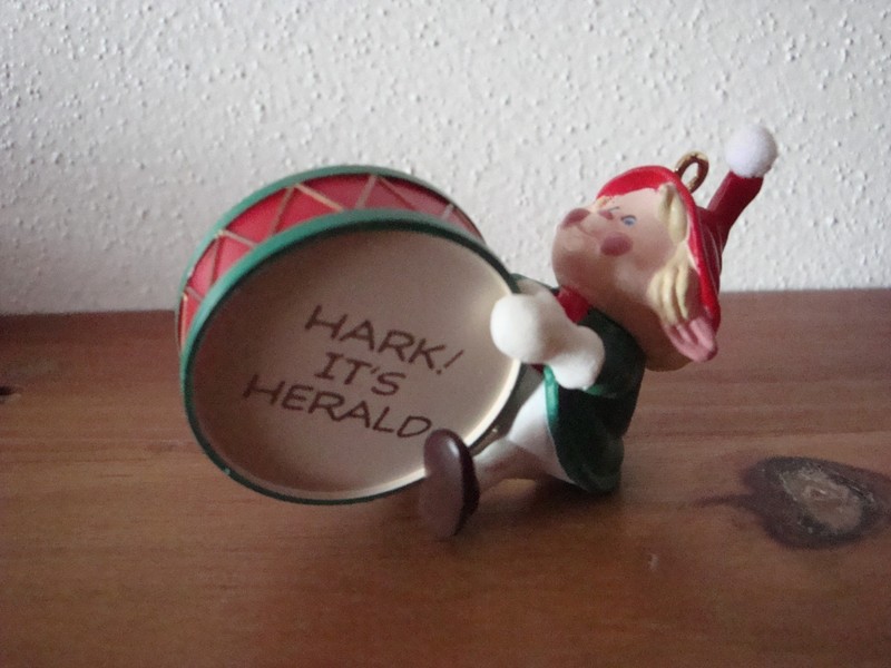 ORNAMENT - HARK! IT'S HERALD - 1990 HALLMARK KEEPSAKE ORNAMENT