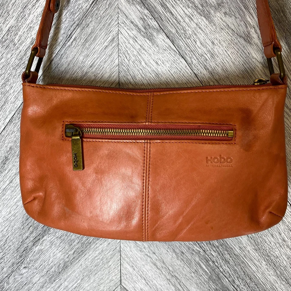 Bolso de hombro Hobo International para mujer de cuero naranja quemado con correa a presión con cremallera superior S Foto 2 de 4