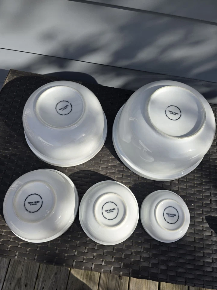 Cuencos mezcladores Tom's Diner de Oneida Nesting Foto 2 de 3