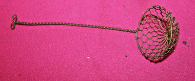 Französischer Vintage Gold Effekt Metallgitter Löffel Schaufel Draht Abschäumer Sieb