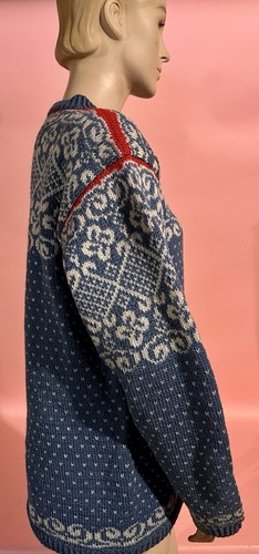 Vtg. Hand Knit Norwegian Wool Pullover Sweater for Light Blue, White & Red - Picture 10 of 13