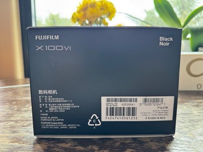 Fujifilm X100VI Digital Camera - Black (Made in Japan