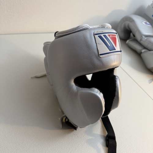 Winning Boxing FG-2900 Headguard with Cheek Protector Silver (REPLICA) - Picture 4 of 7