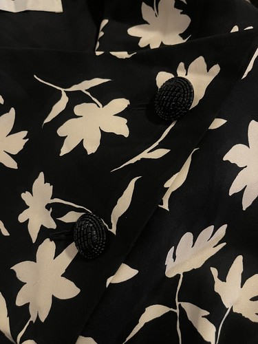Chaqueta Blazer Floral Recortada Botones Asimétricos Galanos - Imagen 5 de 6