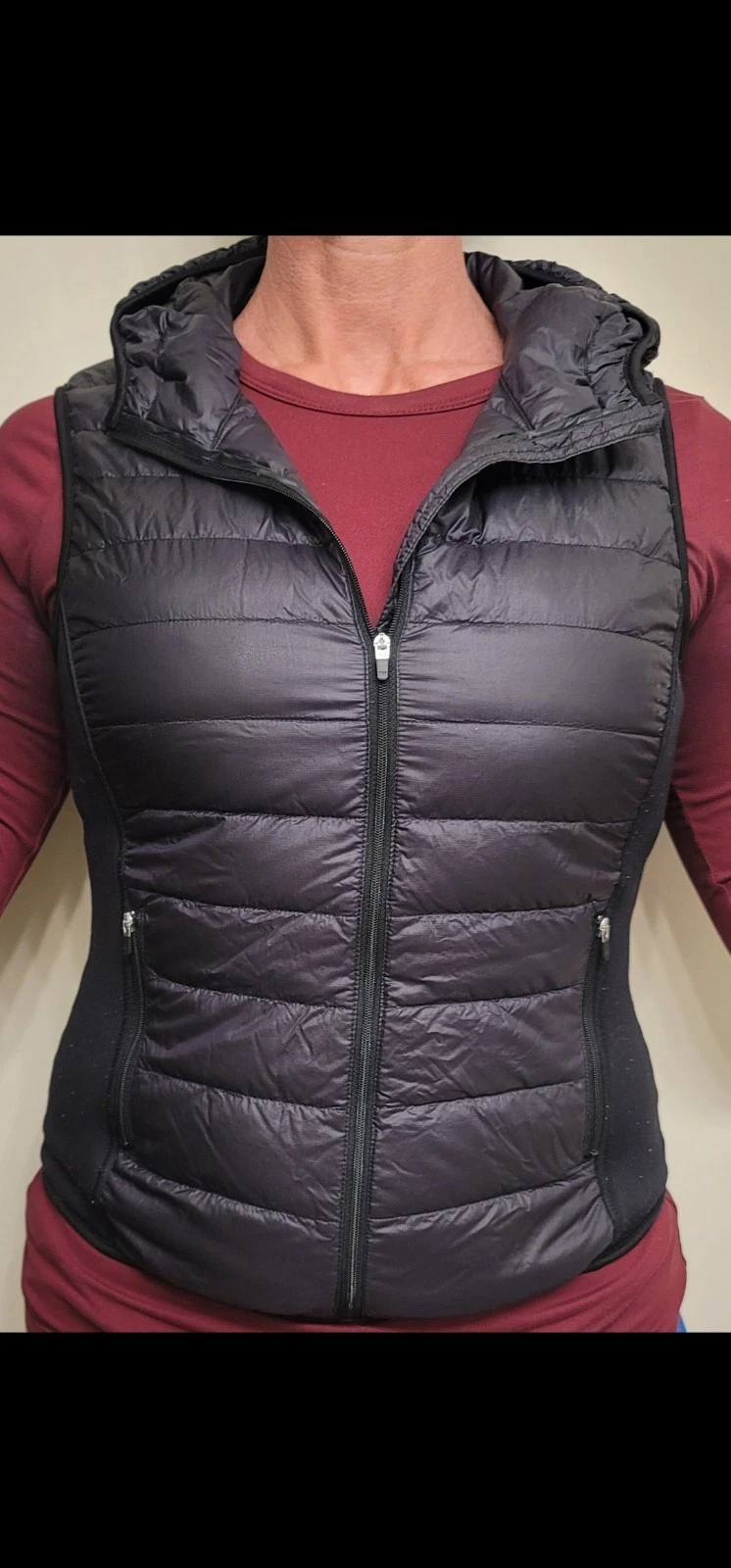 UNIQLO Puffer Vest Small Black Women’s Hoodie w/ Zipper Pockets & Stretch Sides