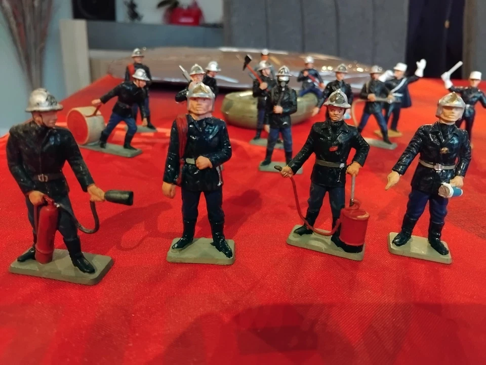 Lot 24 Starlux Pompiers Policiers canot & plongeur 60 mm TBE Made in France 1/32 - Photo 2/4