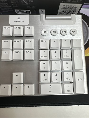 Logitech G915 X Lightspeed UK Tactile Full Size Keyboard in White - Picture 6 of 10