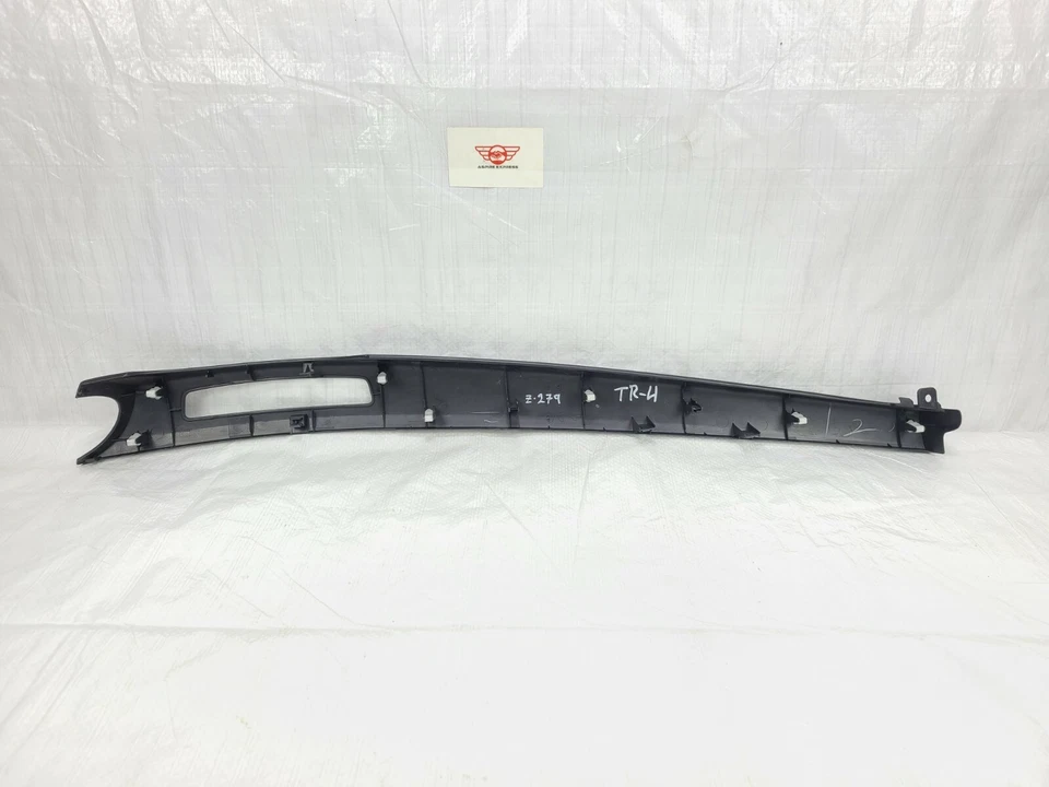 2008 Mitsubishi Outlander Front Left Garnish Molding Trim OEM 8002A197ZZ - Изображение 2 из 3