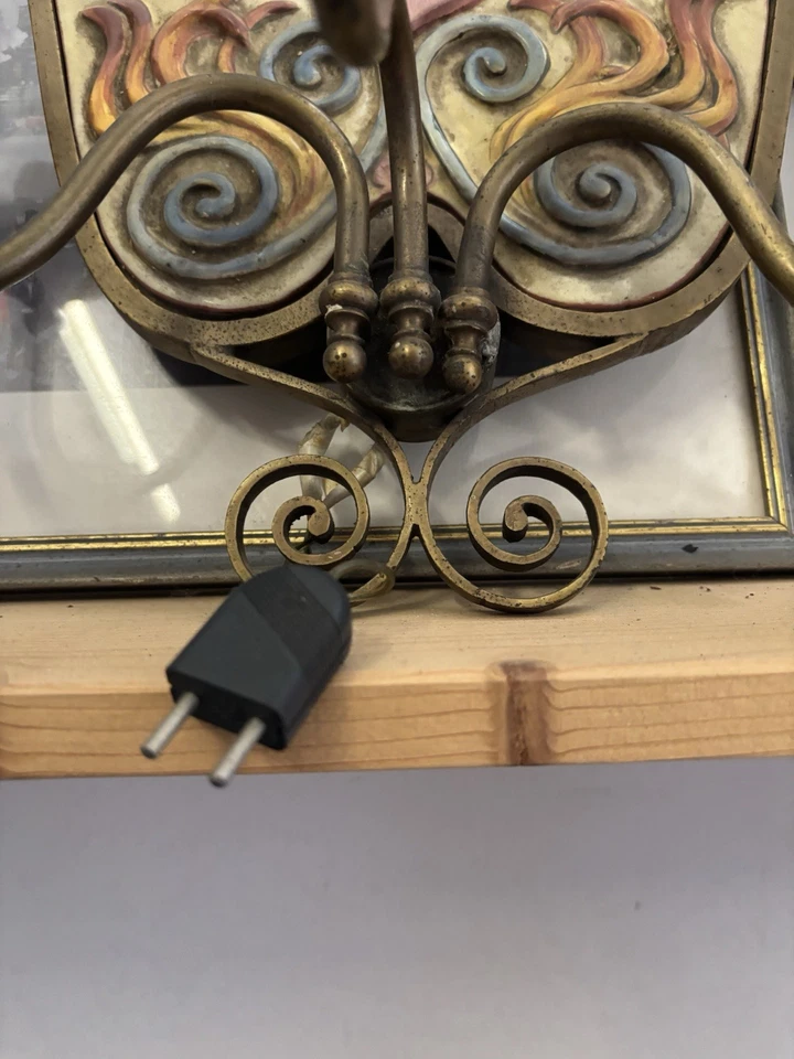 Applique vintage in ottone e ceramica decorata – stemma castello – anni ’50/’60 - Immagine 4 di 4