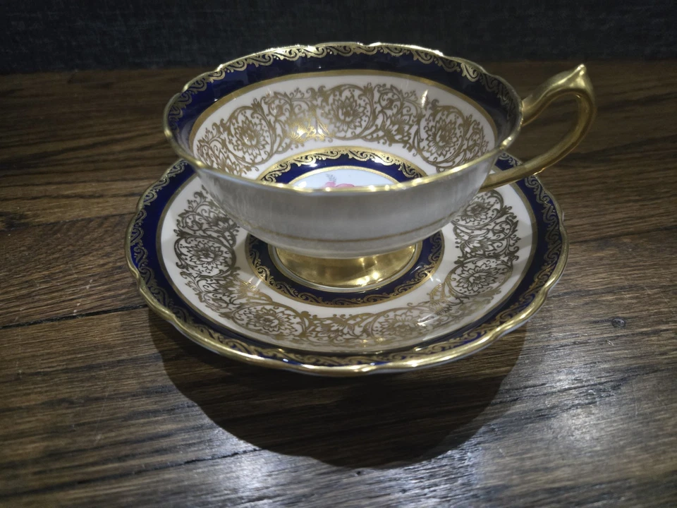 Paragon Vintage Gold Medallion Pink Rose Floral Bone China Teacup Saucer UK Tea - Image 2 of 4