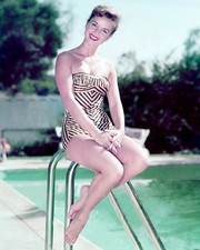 Debbie Reynolds Posing On Bikini 5x7 Picture Celebrity Print