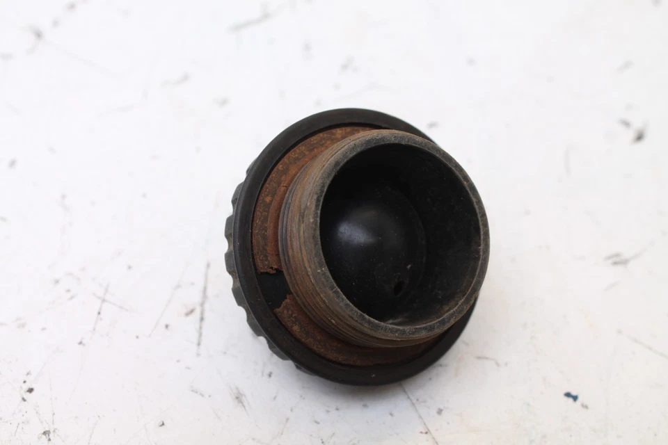 Yamaha DT250 1977 tapa de gasolina 77 DT250D 322-24611-02-00 Foto 4 de 4