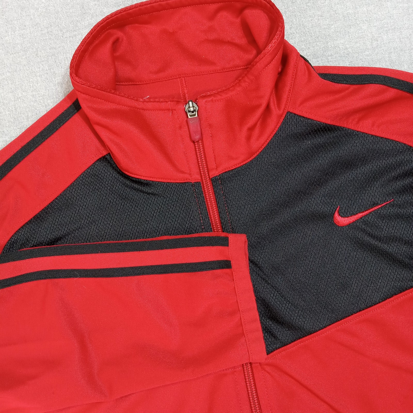 SACAI X NIKE Giacca a vento Nike uomo media rossa nera full zip pista atletica swoosh