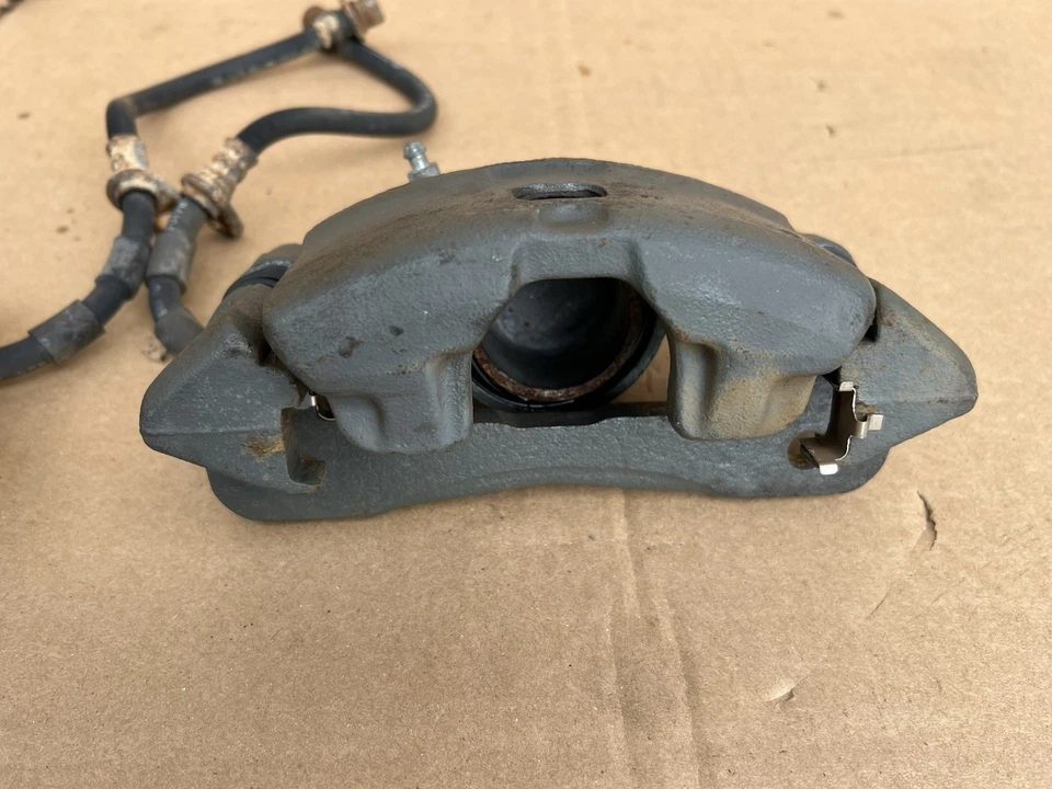 Pinzas de freno delanteras Honda Civic EK 1996-2000 con soportes sin ABS OEM Foto 3 de 4