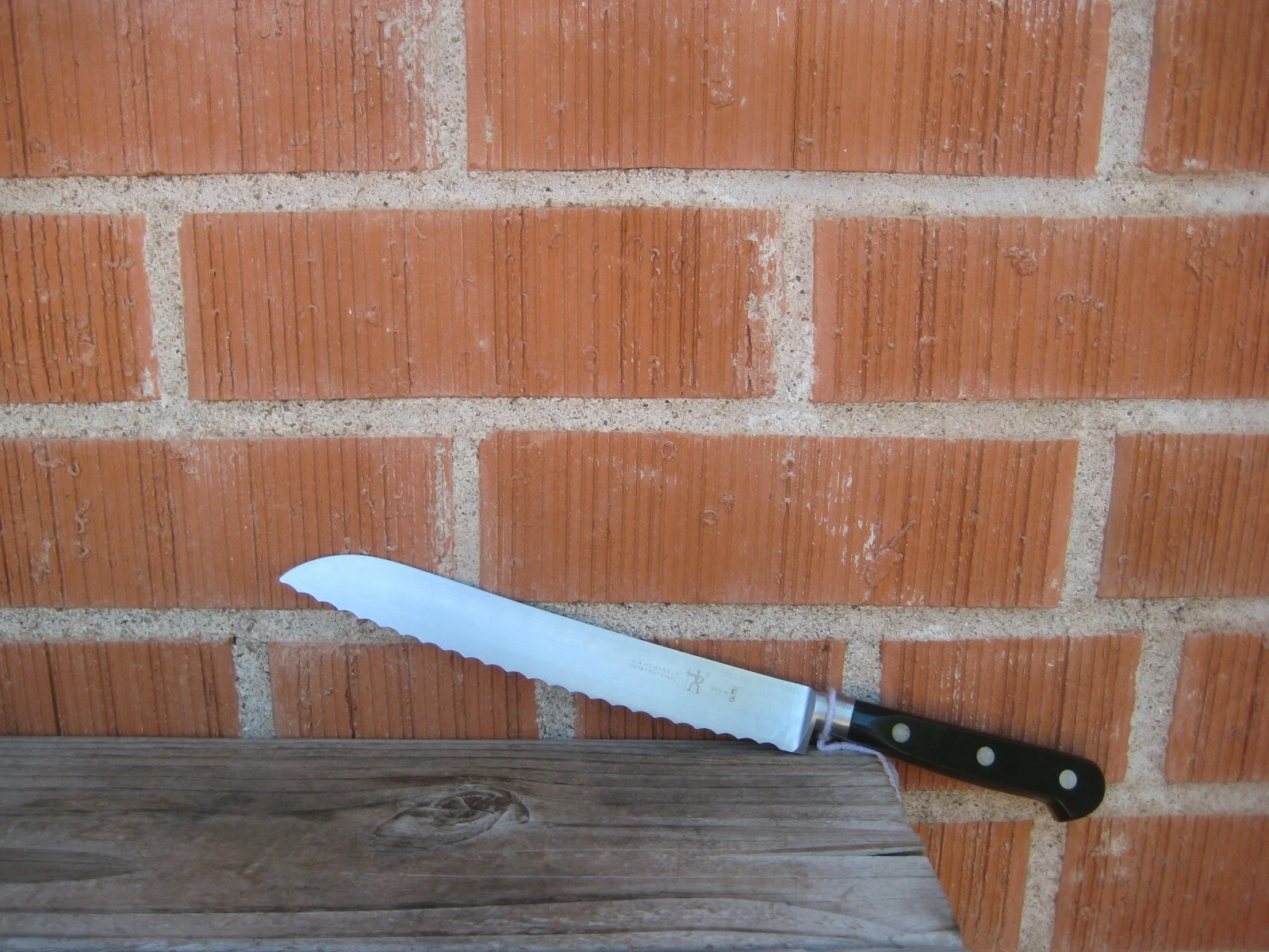 Vintage 8" Blade *** J.A. HENCKELS *** Fine Serrated Bread Slicing Knife SPAIN