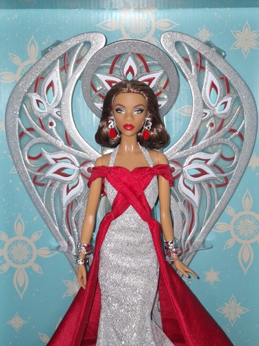 Barbie Signature doll Holiday Angel 2023 Bob Mackie Gold Label Model Muse HJX12 - Foto 2 di 10