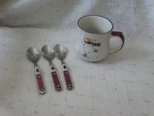Pfaltzgraff  Snow Bear Mug & 3 Teaspoons, Christmas Trees & Holiday Patterns 