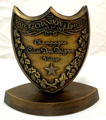 Moet & Chandon in Epernay Champagne Dom Perignon Vintage Menu Holder Paperweight