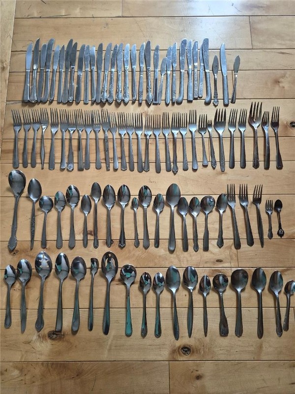 VTG LOT OF 100 PCS STAINLESS FLATWARE FOR CRAFTS JEWELRY OR EATING! 8 1/2 lbs