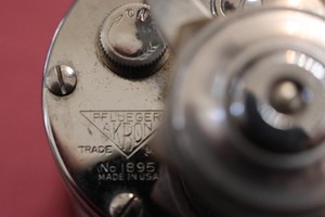 Fishing Reel spinning PFLUEGER AKRON,# 1895,USA.3"Liked the clicking sound