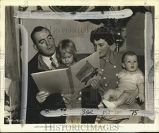 1937 Press Photo Actor Pat O'Brien with his wife and children - pio11835