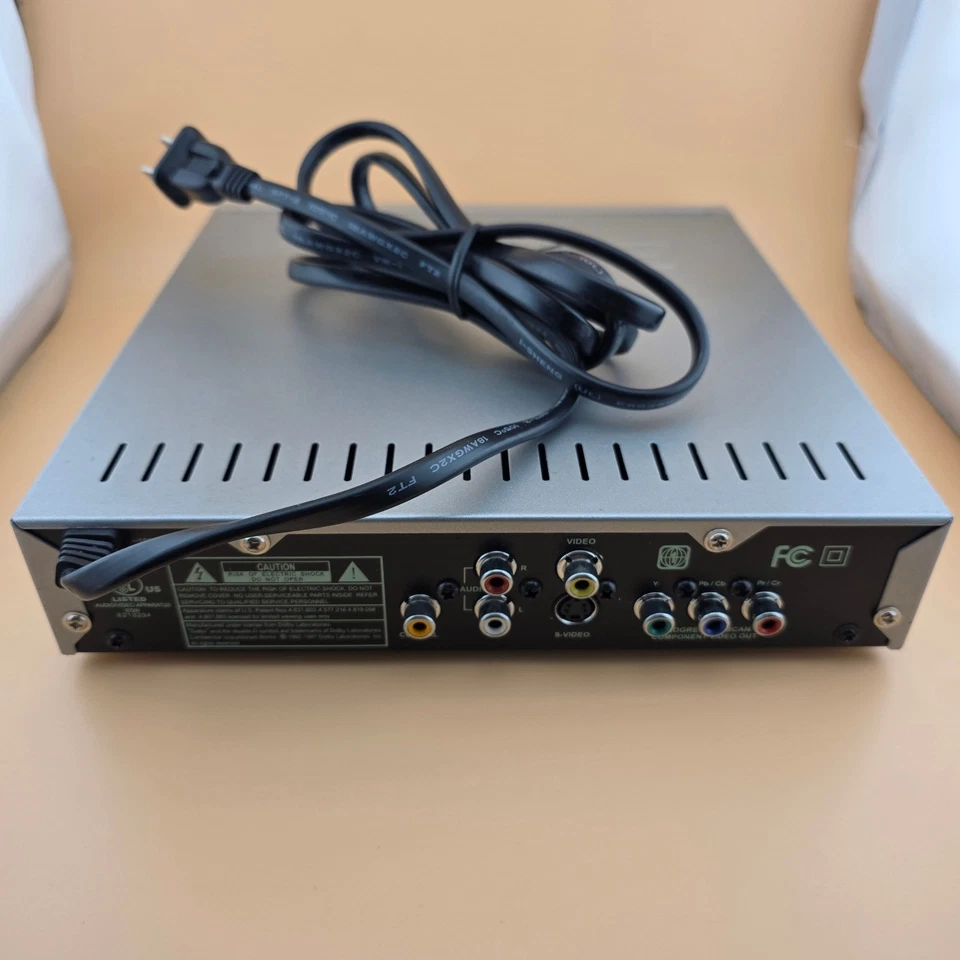 Reproductor de DVD de escaneo progresivo CyberHome CH DVD 300S con Dolby Digital MP3 plateado Foto 2 de 4