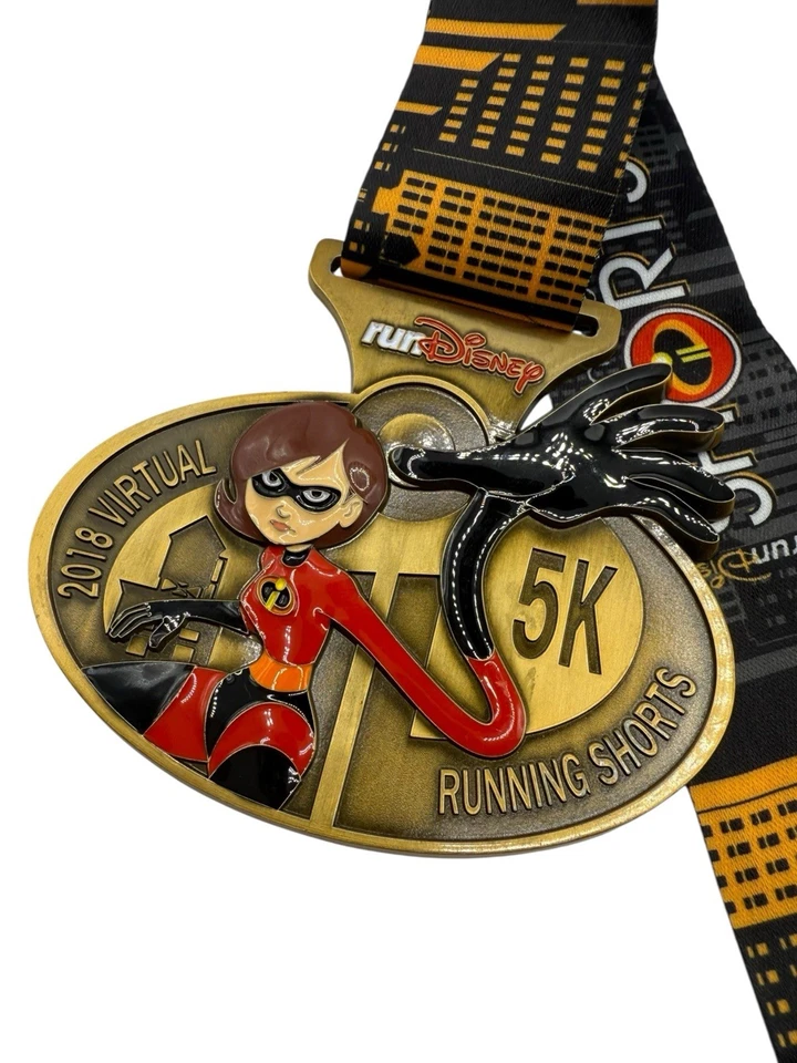 RunDisney 2018 Pantalones Cortos Virtuales 5K Pixar Increíbles Conjunto Completo 4 Medallas Foto 4 de 4