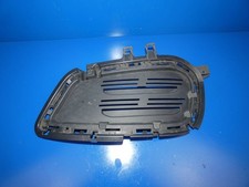 Mercedes-Benz GLA W156 X156 2016 Vorne rechts Unteres Gitter dreiteilig vorne