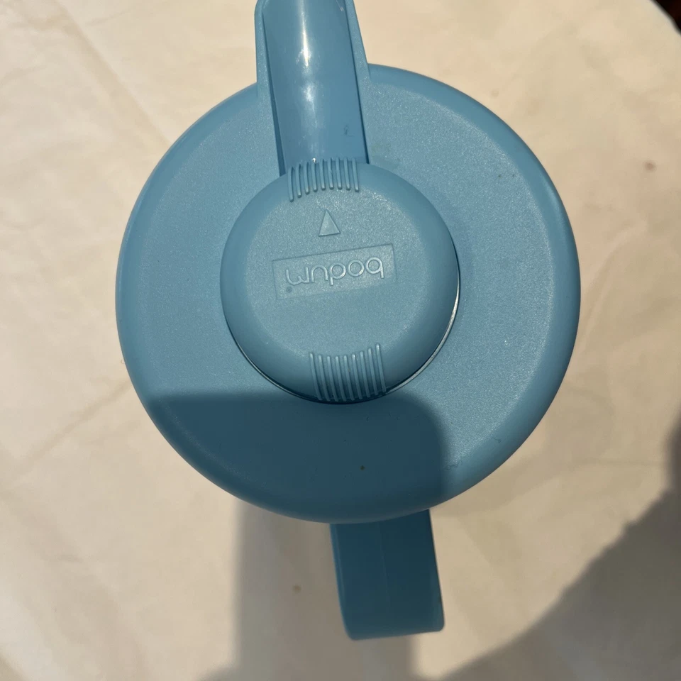 Revestimiento al vacío Bodum Bistro jarra térmica frío caliente 1,0 L/34 OZ azul Foto 3 de 4