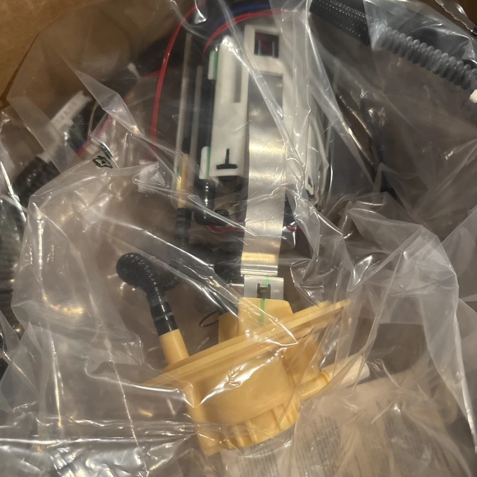 Airtex E8633M Fuel Pump Module Assembly – For 1999–2002 Volvo S80, S60, V70 - Изображение 4 из 4