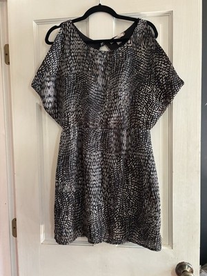 Forever 21 Love 21 Womens Medium Dress With Back Cut Out