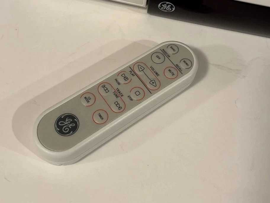 GE Slim Spacemaker Under Cabinet AM/FM Radio CD Player Model 7-5350 For Parts - Image 2 of 4