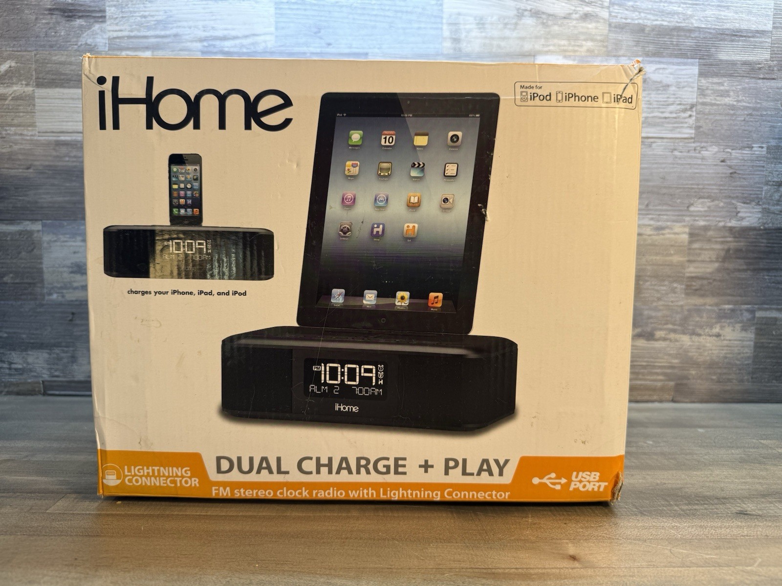 iHome iDL95 Dual Charging FM Clock Radio Lightning Dock USB (cp/EL1)