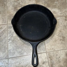 No 8 Unmarked Cast Iron Skillet smooth 