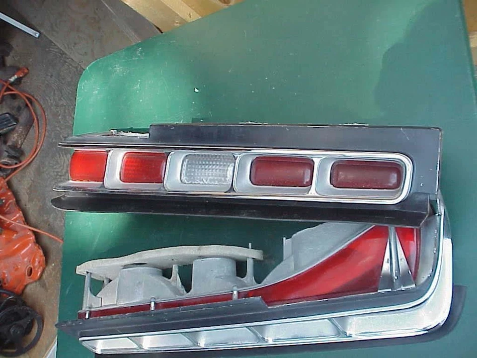 Dodge Monaco 1969 par de conjuntos de luces traseras OEM muy buen usado izquierda y derecha Foto 3 de 4