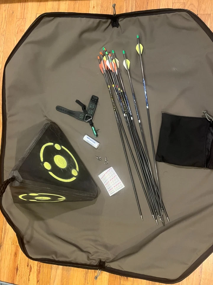 Mathews Archery Halon 32 6 Black Compound Bow RH 31 /55 RH  - Image 4 of 4